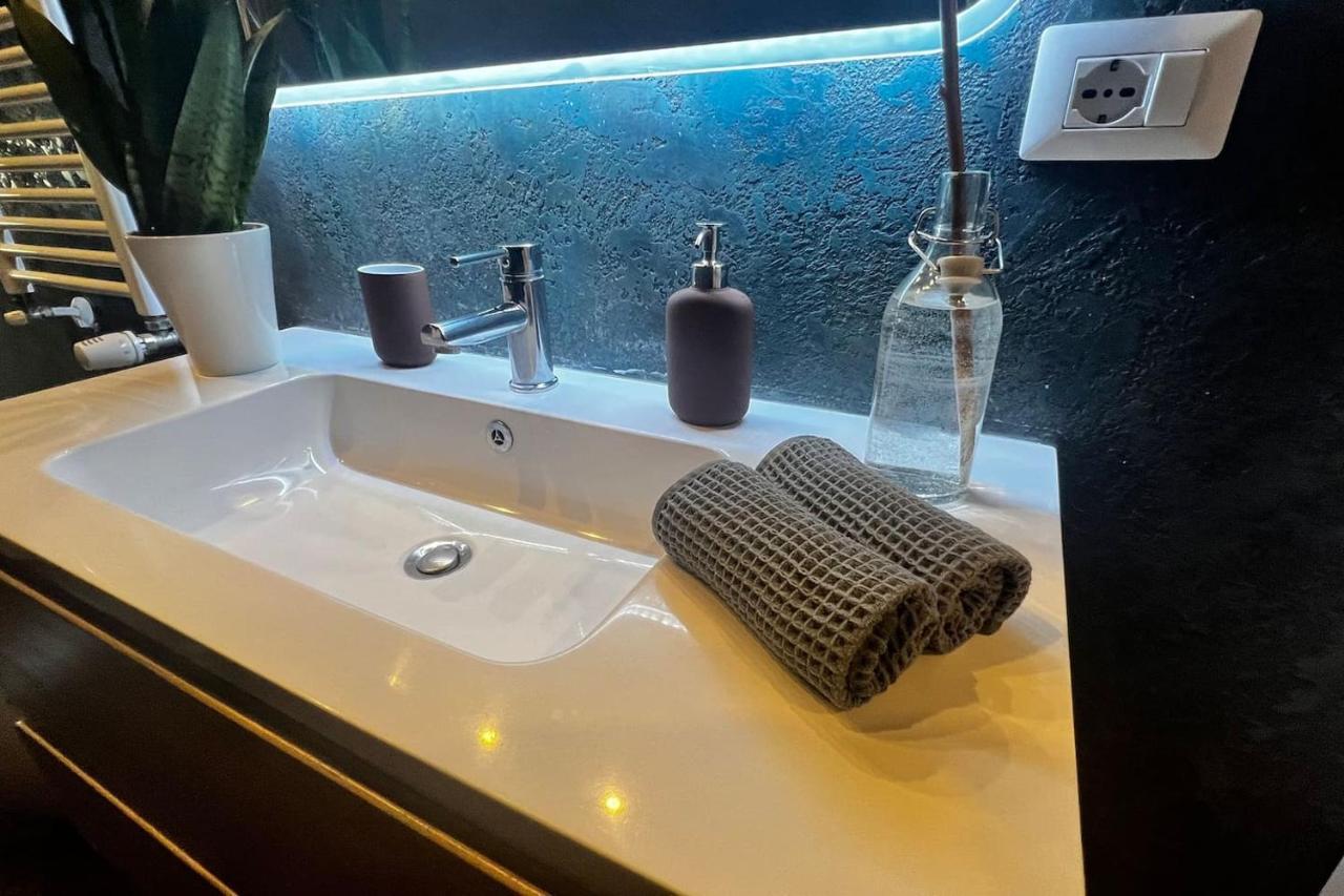 Prestigioso Trilocale Sui Navigli Con A/C & Wi-Fi Apartment Milan Bagian luar foto